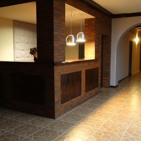 Hotel Junior Zamość Buitenkant foto