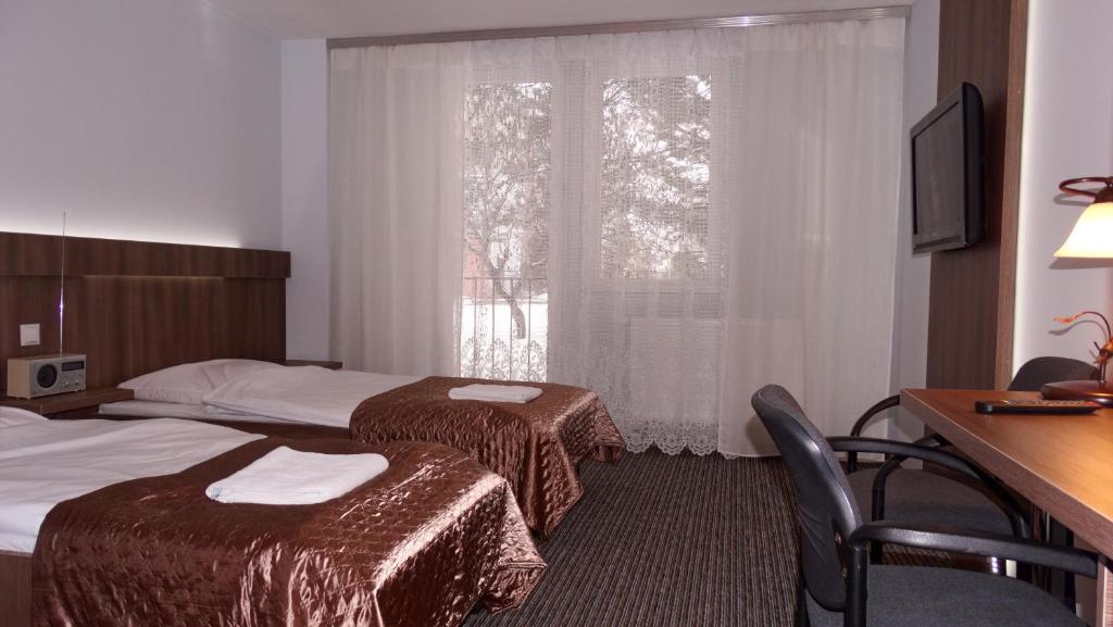 Hotel Junior Zamość Buitenkant foto